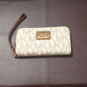 Michael Kors White and Brown Wristlet Wallet